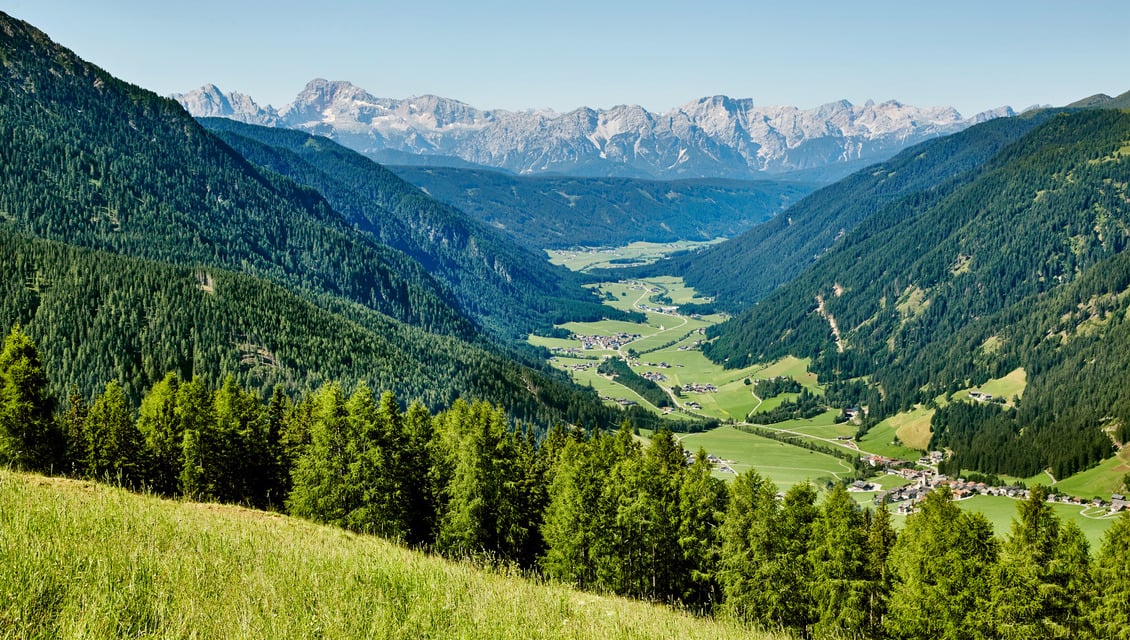 La malga del nostro hotel. Qui la serenità tradizionale è di casa.